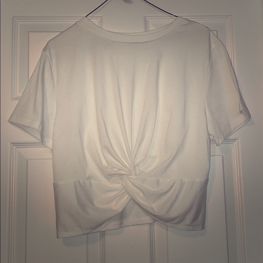 Twisted white crop-top